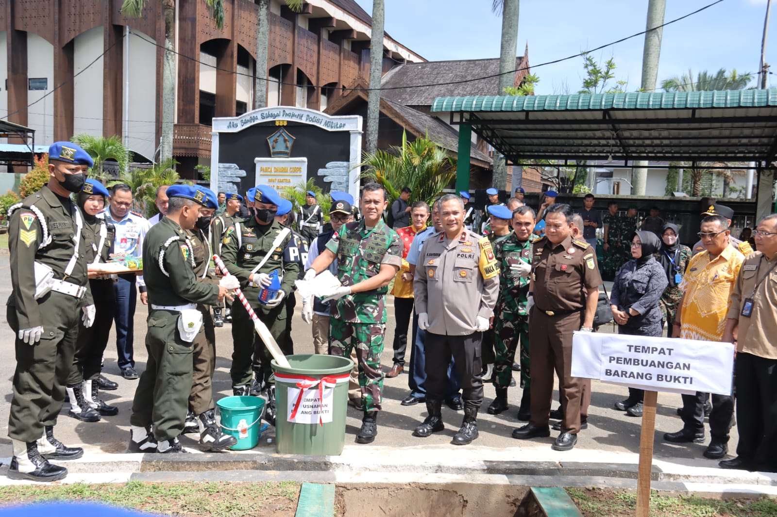 Kasdam XII/Tpr Pimpin Pemusnahan Barang Bukti 12,499 Kg Sabu