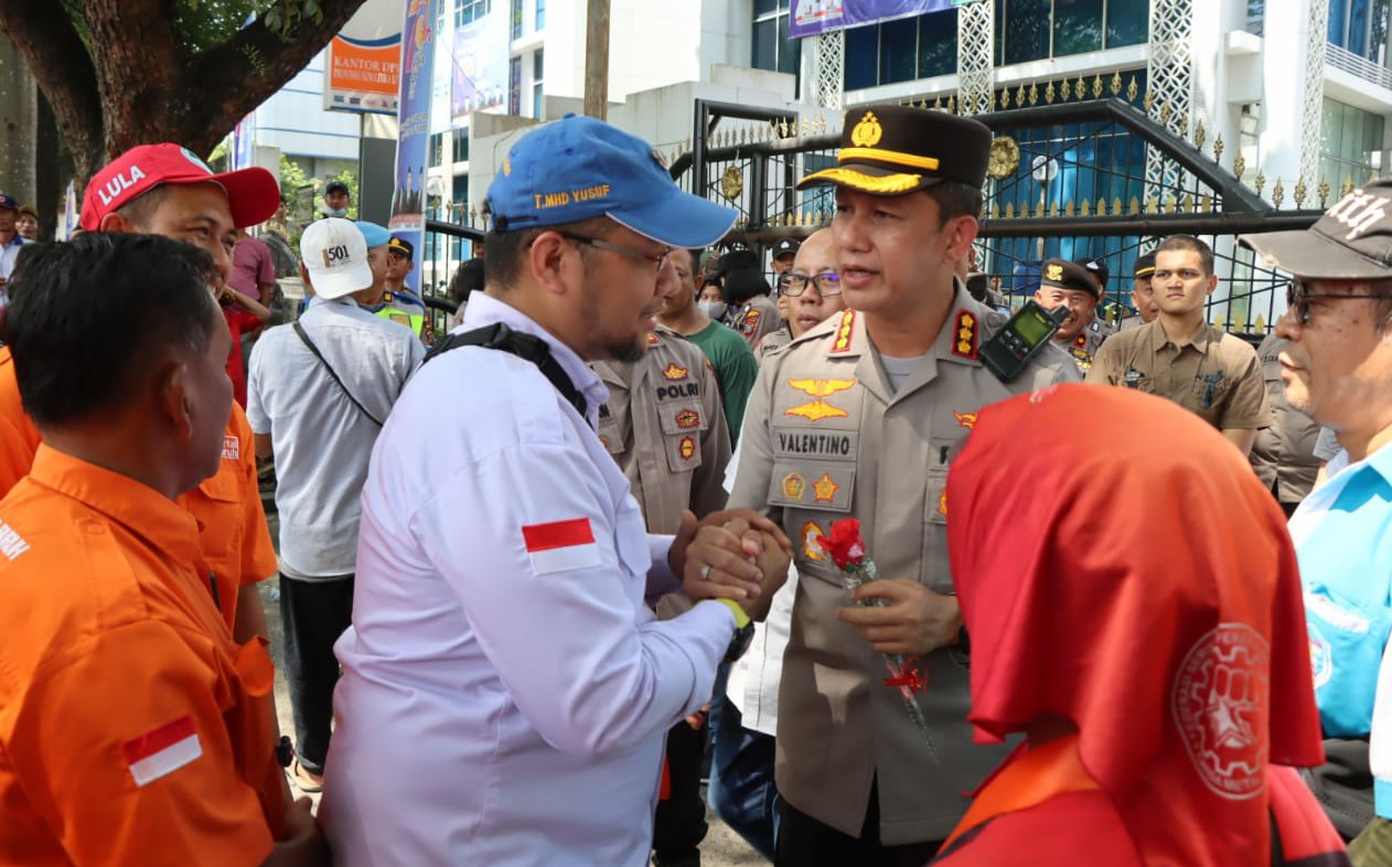 Kapolrestabes Medan Amankan Aksi Damai Buruh di DPRD Sumut