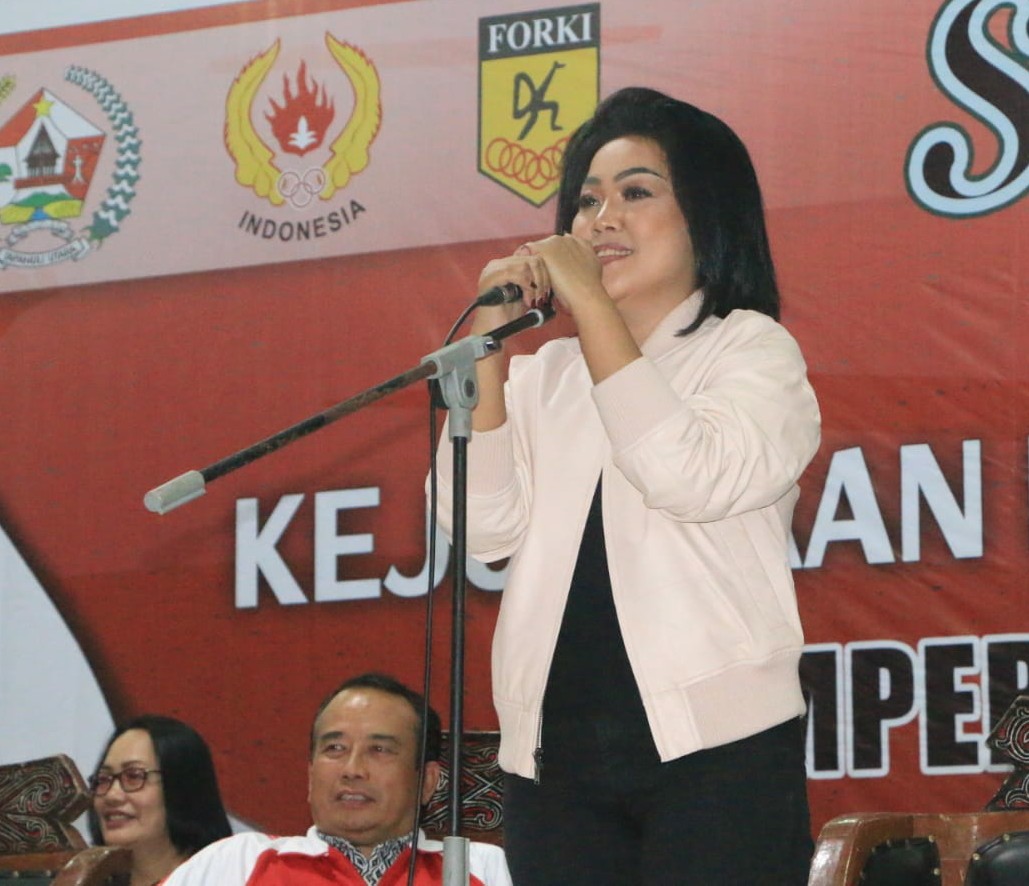 Hadiri Pembukaan Kejuaraan Karate Piala Bupati Nikson Nababan, Satika Simamora Dukung Pembinaan Mental Sejak Dini