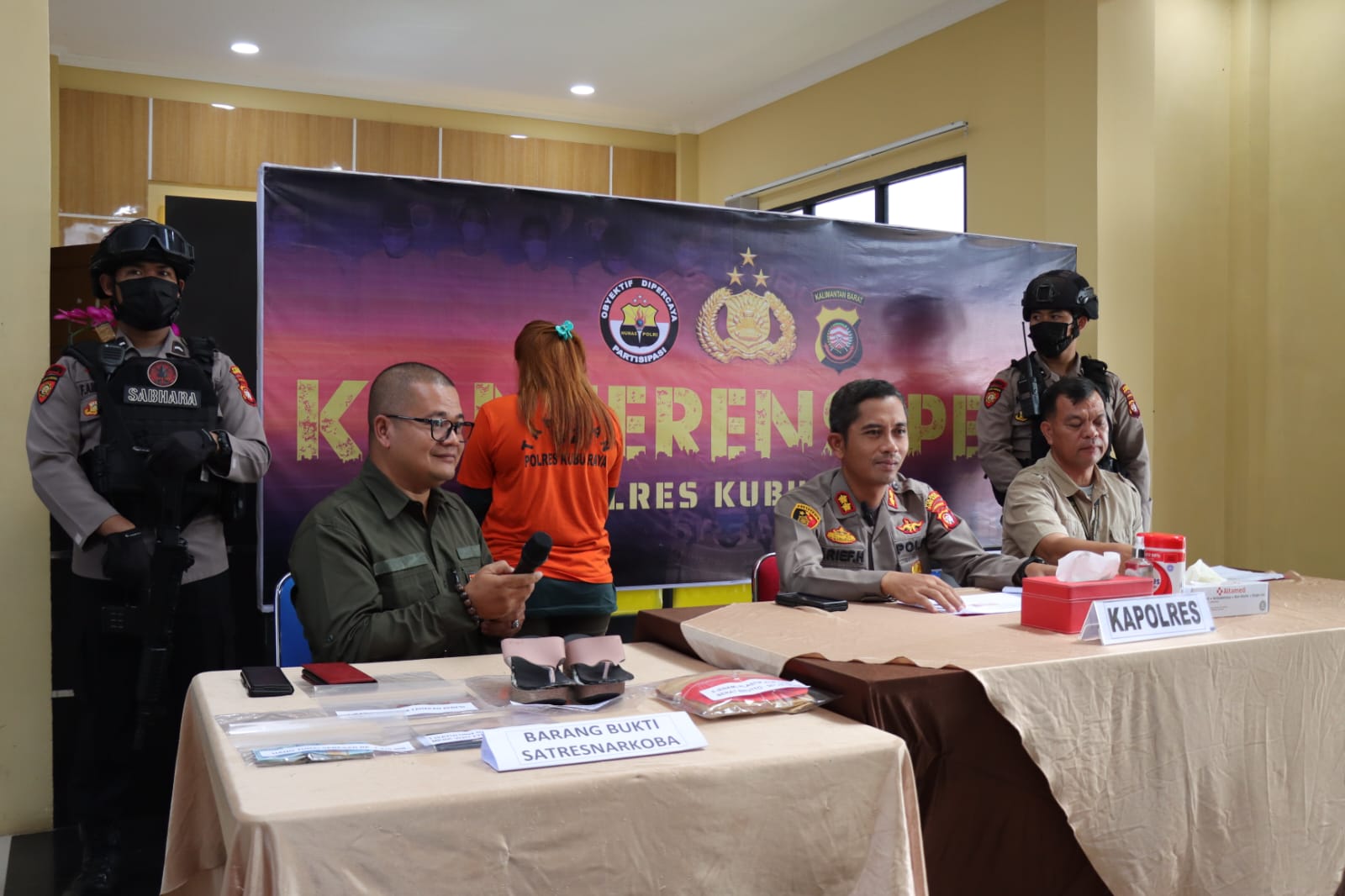 Seorang Kurir Narkoba Janda Rambut Pirang Diciduk Polisi