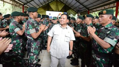 Beri Pengarahan Personel Satgas Yonif PR 330/TD, Menhan Prabowo Berpesan Soal Keberanian dan Kewaspadaan