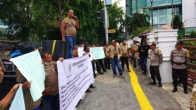 Polisi Kawal Aksi Demo Massa DPD Satgas Senopati di Kantor Walikota Medan