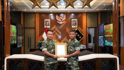 Kasad Beri Penghargaan Prajurit TNI AD Juara Dunia Kempo