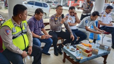 Satlantas Polres Taput Lakukan Sosialisasi Tertib Berlalulintas Terhadap Pemilik dan Supir Angkutan Umum Dalam Rangka Menekan Angka Kecelakaan Lalulintas