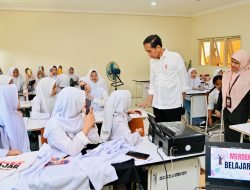 Saat Presiden Pesan Baju Buatan Siswa Tata Busana