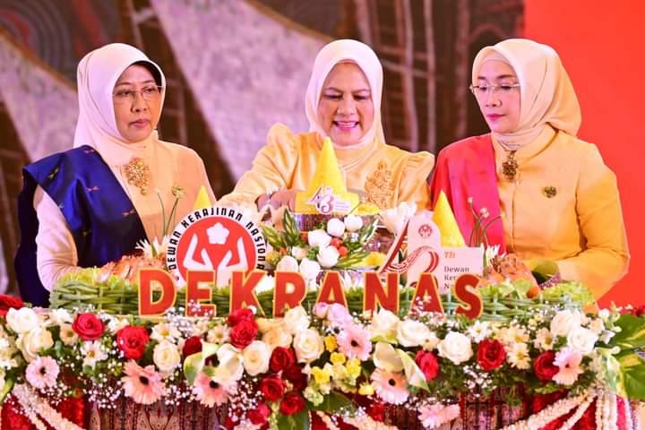 Ibu Iriana dan Anggota OASE KIM Hadiri Peringatan HUT Dekranas ke-43 Tahun 2023