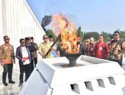 Nyalakan Obor di Peringatan HUT ke-206 Pahlawan Nasional Pattimura, Bamsoet Minta Generasi Muda Teladani Semangat Juang Pattimura