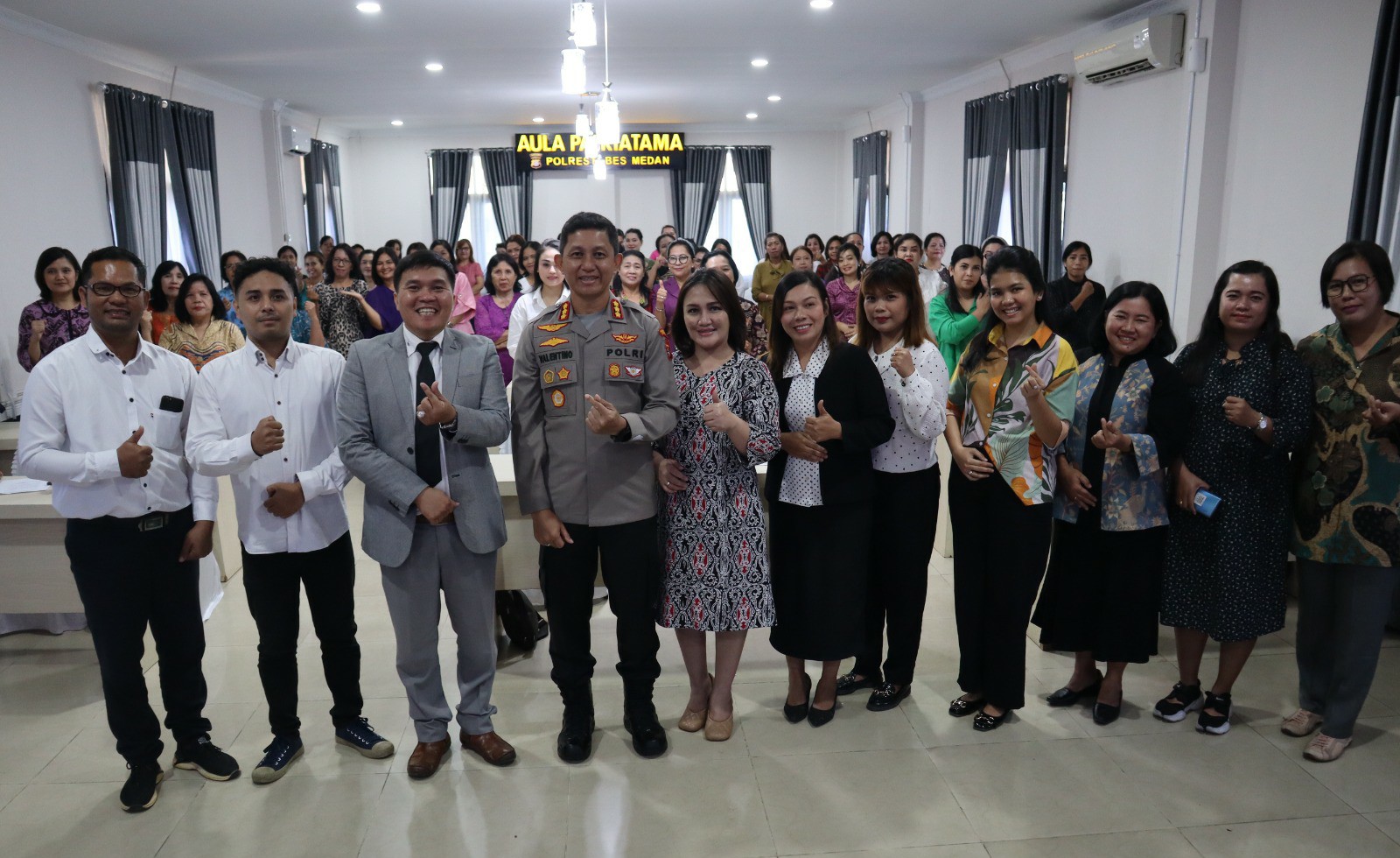 Kapolrestabes Medan Bersama Anggota Beragama Nasrani Lakukan Ibadah Bersama