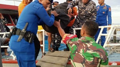 Operasi SAR Gabungan TNI Berhasil Selamatkan 9 Penumpang KM LCT Bahana Putra