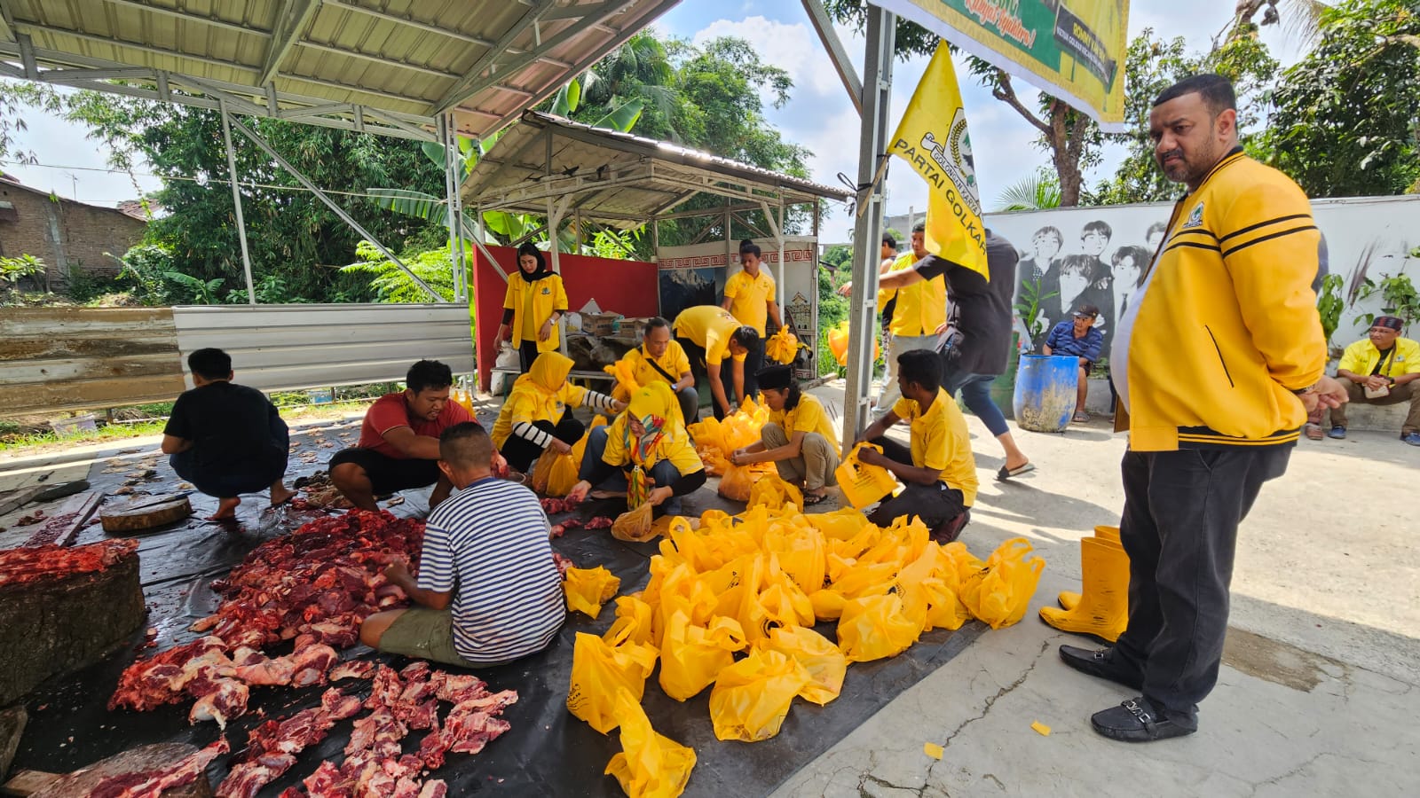 Golkar PK Medan Polonia Sembelih Sapi Dengan Bobot 400 Kilogram