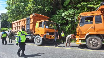 Personil Sat Samapta Polrestabes Medan Atur Arus Lalu Lintas Di Daerah Wisata Medan Berastagi, Cegah Kemacetan