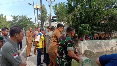 Dihadiri Walikota, Petugas Gabungan Polrestabes Medan Lakukan Pembersihan dan Penataan Sungai Sei Sikambing