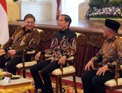Presiden Jokowi Terima Pimpinan MPR di Istana Merdeka