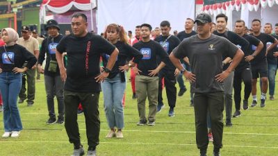 Menyambut HUT RI Ke-78, Yonif Raider 100/PS Bersama TNI Polri dan Unsur Forkopimda Gelar Olahraga Bersama