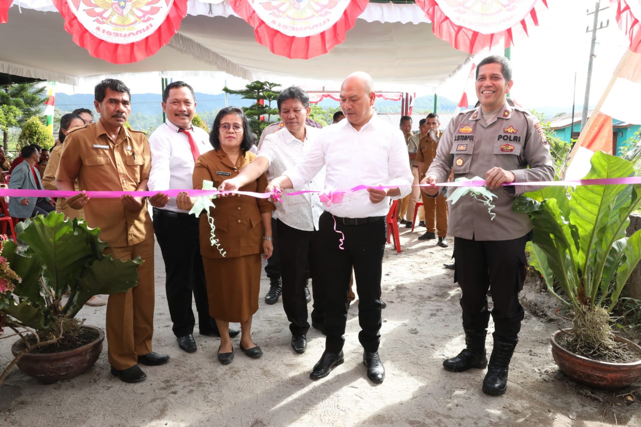 Bupati Taput Resmikan Posko Kampung Bebas Narkoba