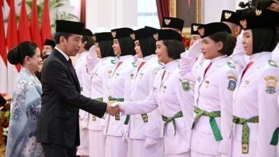 Presiden Jokowi Kukuhkan 76 Anggota Paskibraka Tahun 2023