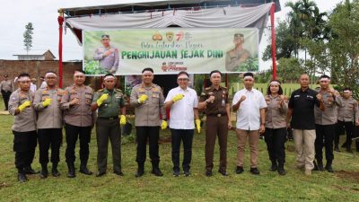 Waka Polrestabes Medan Bersama Forkopimda Lakukan Penanaman Pohon di Simalingkar