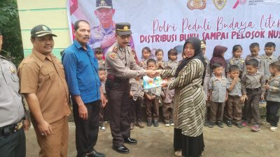 Polri Peduli Budaya Literasi, Polsek Sejajaran Polres Tebingtinggi Distribusikan Buku ke Sekolah