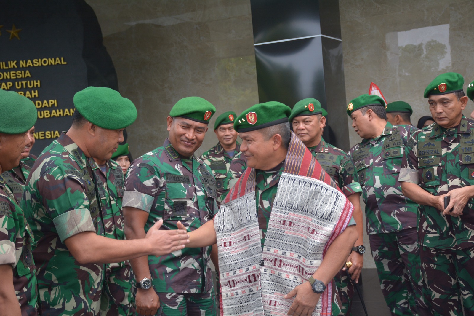 Suasana Haru Iringi Pelepasan Mayjen Daniel Chardin Dari Kodam I/BB