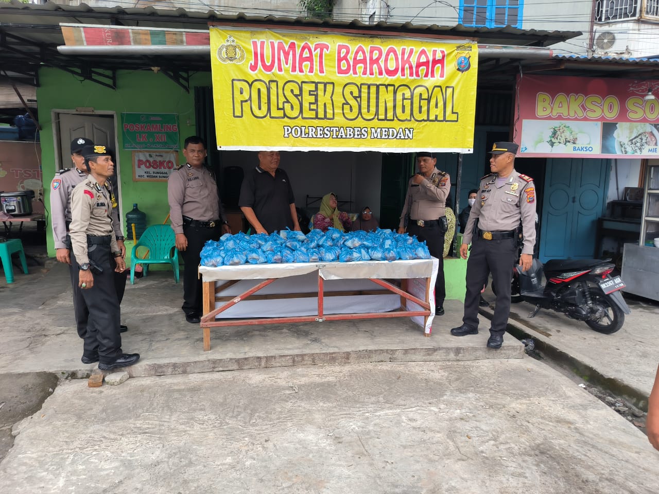 Jumat Barokah, Polsek Sunggal Dirikan Warung Sedekah Berbagi Makanan Gratis Buat Masyarakat