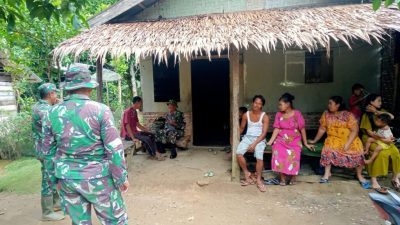 Peduli Masyarakat dan Wujudkan Pembangunan, TNI Door To Door Laksanakan Pengobatan Secara Gratis di Desa Timbang Lawan