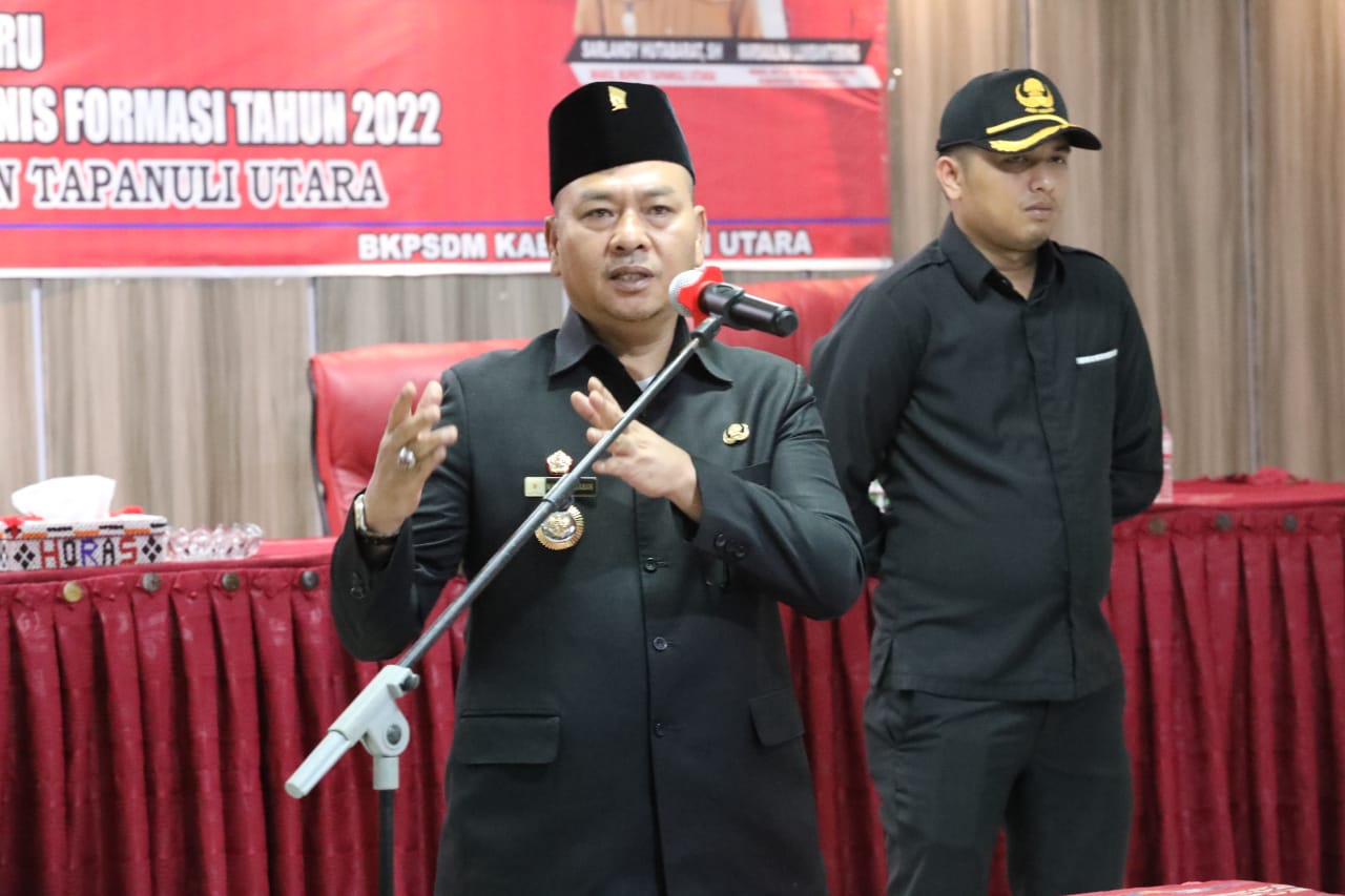 Bupati Taput Lantik Pejabat Administrator, Pejabat Pengawas, Dan Penyerahan SK PPPK Tenaga Teknis Formasi Tahun 2022