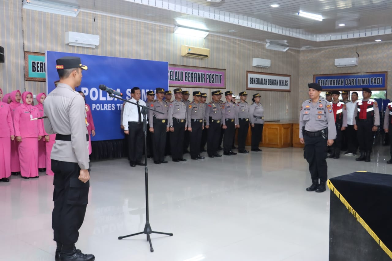 Kapolres Pimpin Upacara Penyerahan Tugas Jabatan Kasat Narkoba Polres Tebing Tinggi 