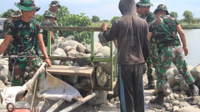 Cuaca Ekstrim Tidak Menyurutkan Satgas TMMD 118 Kodim 0201/Medan Tuntaskan Pengecoran Jalan