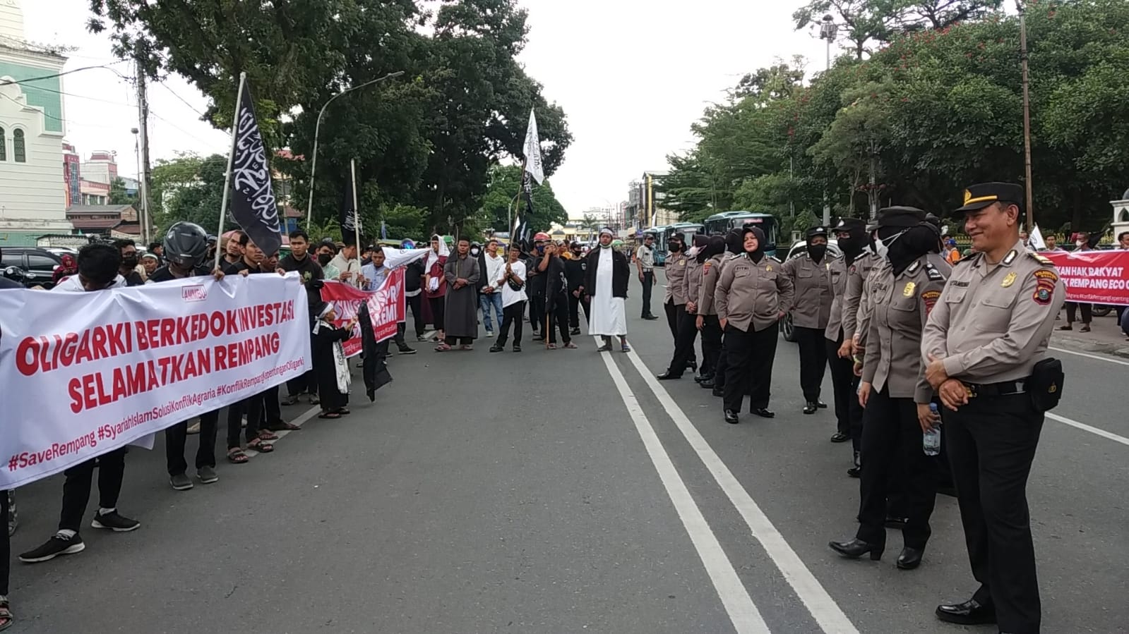 Solidaritas Kepada Masyarakat Melayu Rempang, Polrestabes Medan Kawal Aksi Demo Massa AMMBU di Masjid Raya Al Mashun