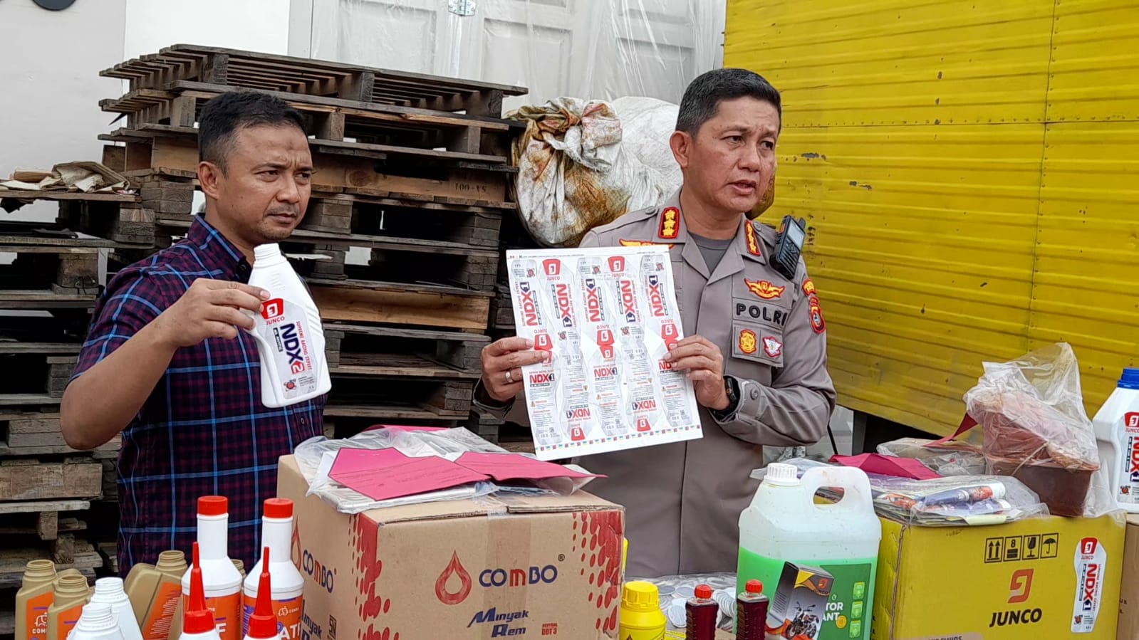 Pemilik Gudang Pembuatan Oli Palsu di Deli Serdang Diamankan Polrestabes Medan