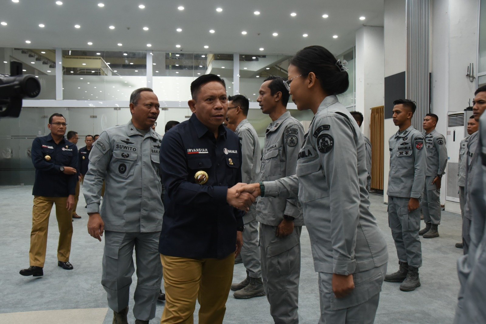 Dua Hari Menjabat, Kepala Bakamla RI Melepas Personel Latihan ke Korea Selatan