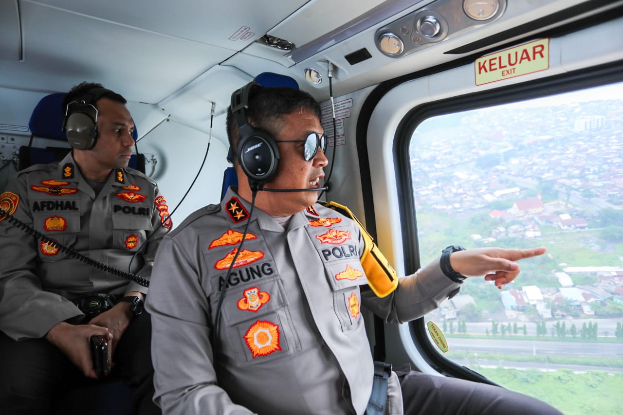 Kapolda Sumut Bersama Danlantamal Patroli Perairan Belawan Dari Udara