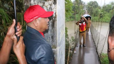 Bupati Taput Tinjau Jembatan Putus