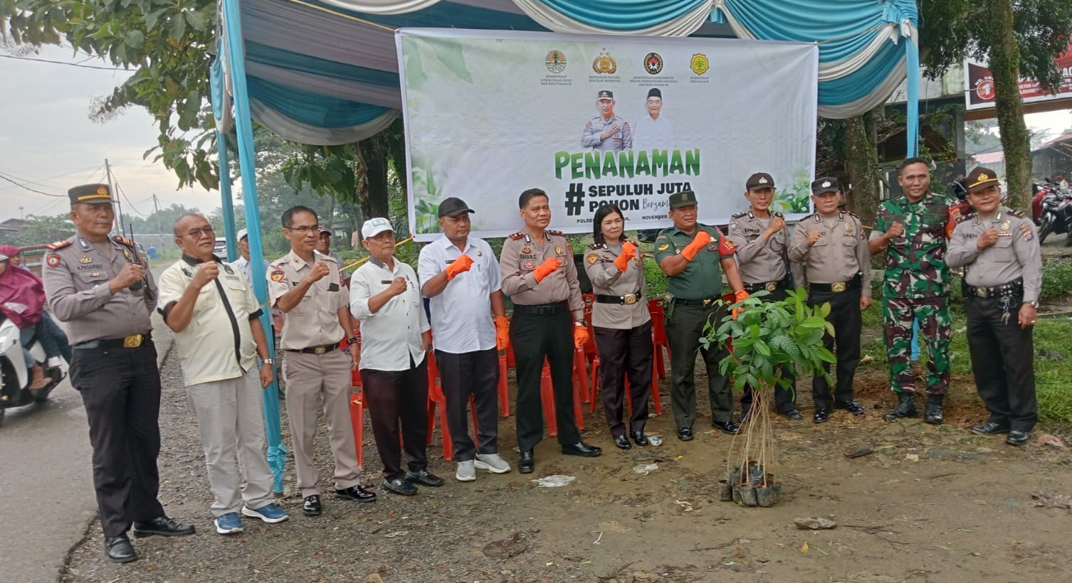 Polrestabes Medan dan Polsek Patumbak Tanam 10 Juta Pohon