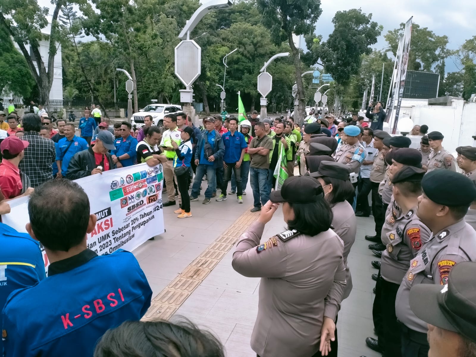 Polrestabes Medan Amankan Unras Gebrak Sumut di Kantor Gubernur