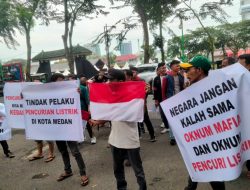 Massa Geruduk Kantor DPRD Sumut, Desak Berantas Mafia Pencurian Arus Listrik