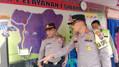 Kapolres Taput Kunjungi Pos PAM, Pos Yan Dan Pos Terpadu Ops Lilin Toba 2023, Serahkan Bingkisan Nataru Dan Semangati Petugas Pos