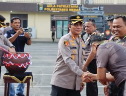 Kapolrestabes Medan Pimpin Upacara Korps Raport Kenaikan Pangkat 93 Personel