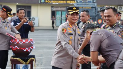 Kapolrestabes Medan Pimpin Upacara Korps Raport Kenaikan Pangkat 93 Personel