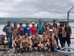 KKN di Samosir, 11 Mahasiswa ITBI Bantu Desa Bersihkan Danau Toba