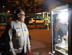 Patroli Dialogis Tengah Malam, Kapolrestabes Medan Sapa Penjual Jamu di Titi Kuning