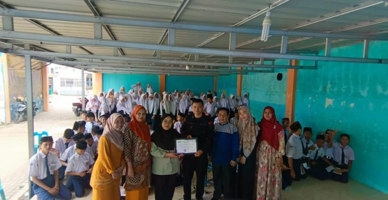 Seminar Growth Mindset di SMP Dinda Islamic School, Brigadir Ricky Sihotang Beri Motivasi Inspiratif