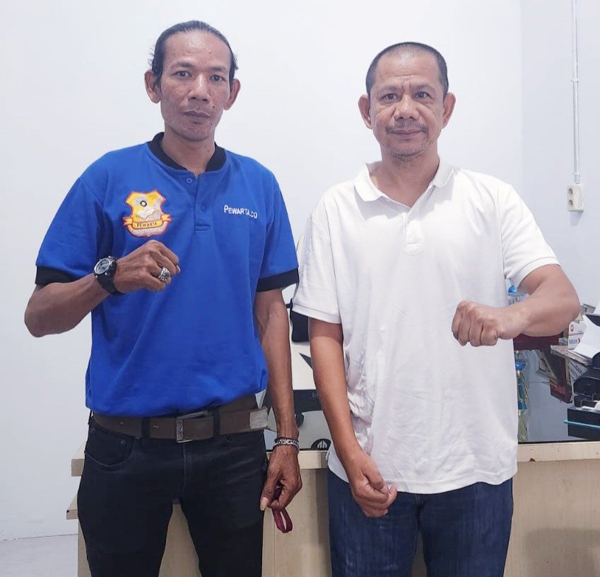 Ramadan Penuh Berkah, Ketua Pewarta Serahkan Sembako di Jumat Barokah