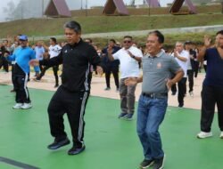 Wakil Bupati Taput Pimpin Senam Pagi dan Gotong Royong Bersama ASN