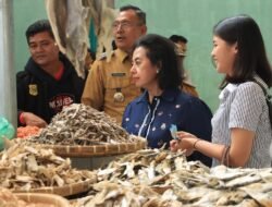 Bergantian, Bupati dan Wakil Bupati Kembali Lakukan Penertiban Pedagang Pasar Sumbul