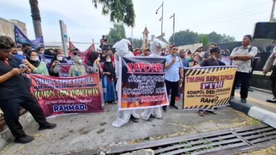 Ribuan Massa Geruduk Markas Polda Sumut, Desak Pemecatan Kompol DK