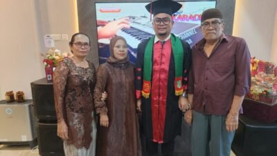 Thomson Hutahaean Resmi Raih Gelar Magister Hukum, Siap Dedikasikan Ilmu untuk Masyarakat