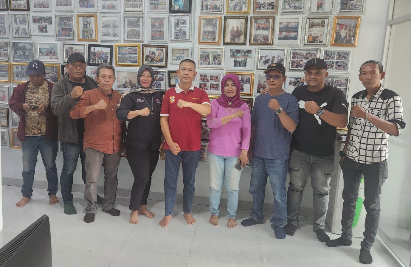 Pewarta Polrestabes Medan Rutin "Jumat Barokah" Berbagi Beras Kepada Pengurus dan Anggota