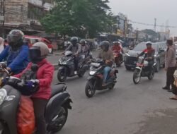 ‎Kanit Samapta Polsek Sunggal Turun Lngsung Urai Kemacetan di Pajak Kampung Lalang