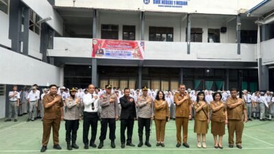 Kapolrestabes Medan Pimpin Upacara di SMK Negeri 1 Medan, Tekankan Disiplin, Etika Digital, dan Waspada TPPO Berkedok Magang